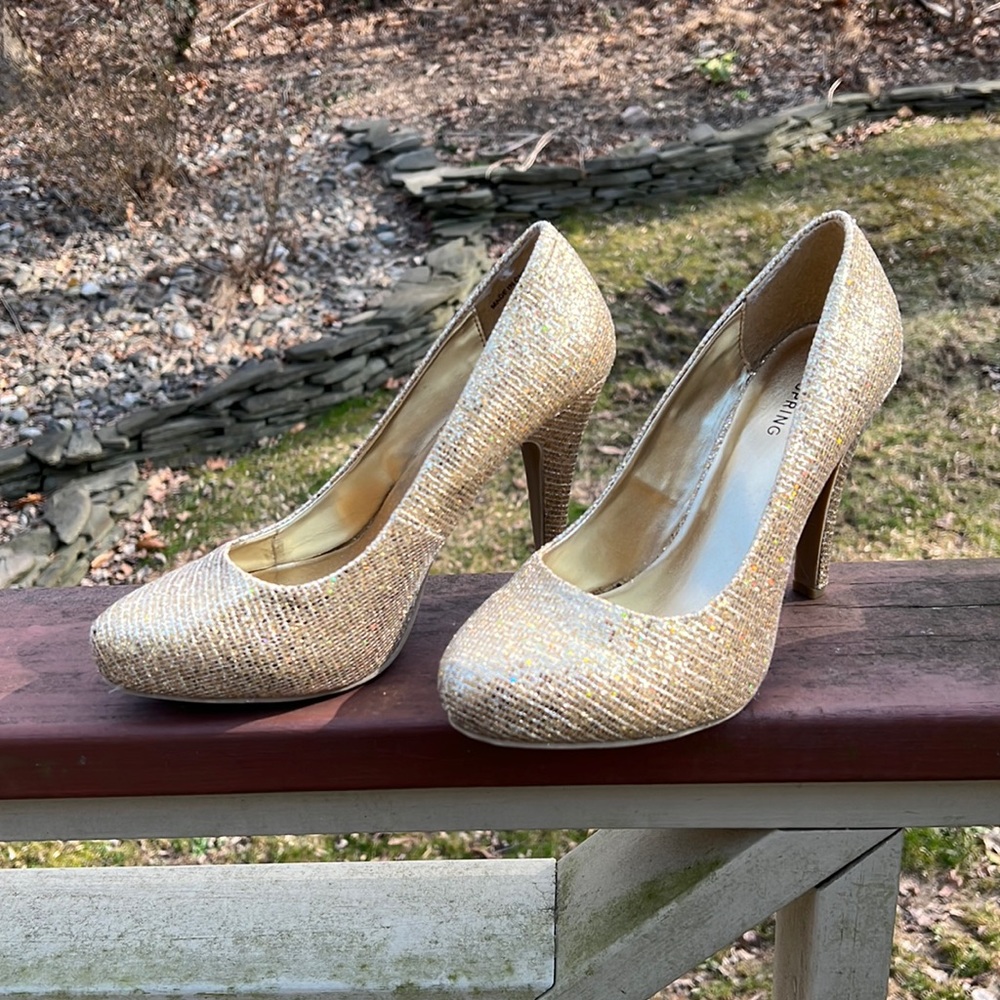 NEW! Call it spring gold sparkle heels
